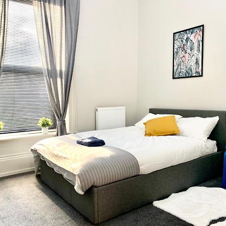 Free, Large Car Park Apartment Wakefield Εξωτερικό φωτογραφία